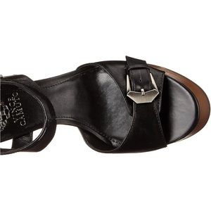 New in the box Vince Camuto Robdea platform sandal size 6